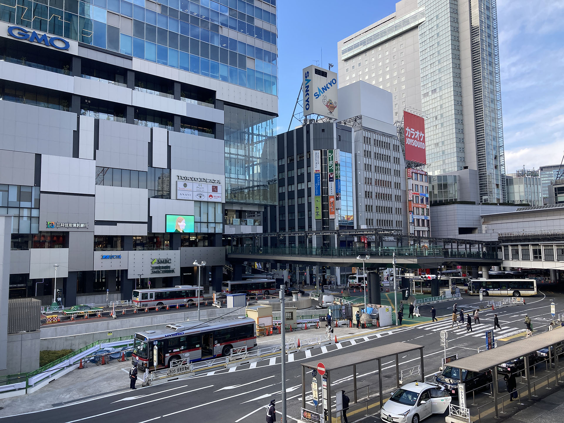 渋谷フクラスビルと南口バスターミナル