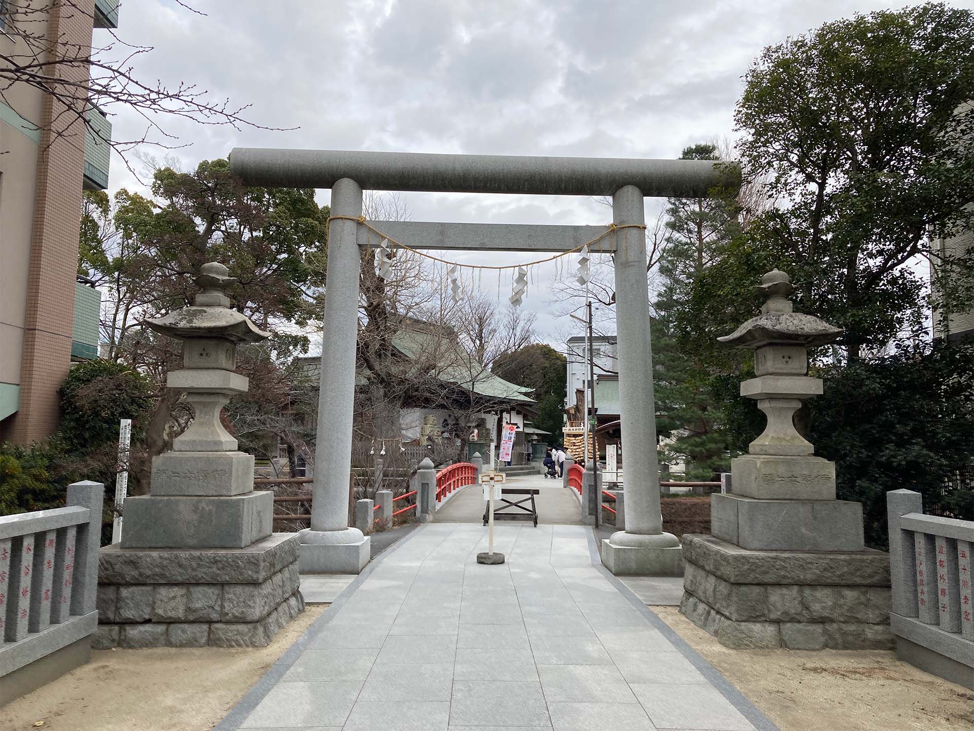 松戸神社の参道